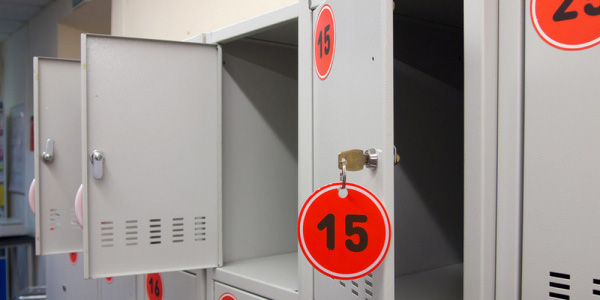 Могилевчанка не закрыла камеру хранения в магазине и лишилась вещей