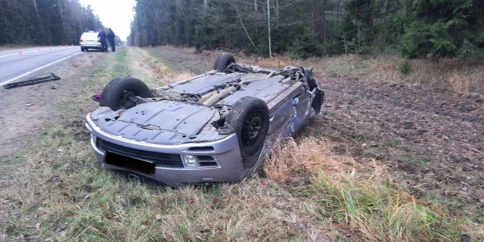 Обгон с риском для жизни: машина с двумя младенцами перевернулась на автодороге Могилев-Бобруйск