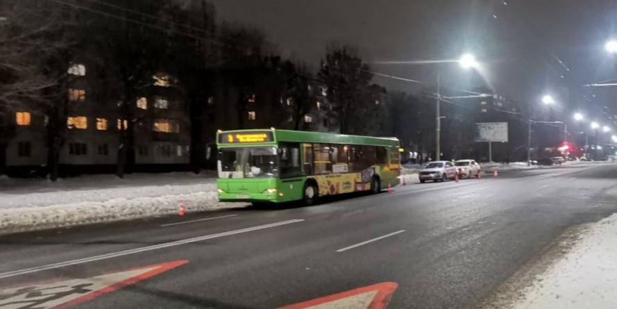 В Могилеве женщина переходила дорогу в неустановленном месте &mdash; ее сбил автобус