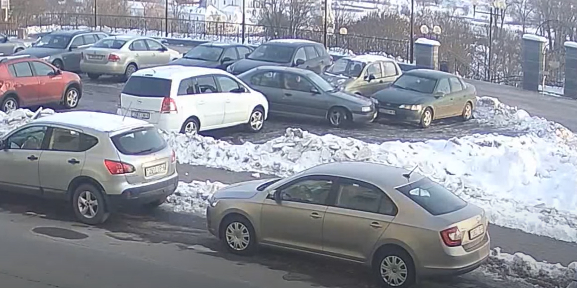 Могилевчанка дважды «зацепила» чужую машину и скрылась с места аварии