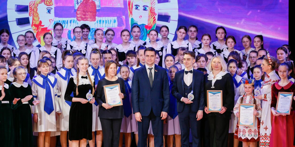 Звания лауреата 1 степени на конкурсе «Спяваем разам 2022» удостоен образцовый концертный хор Могилевской гимназии-колледжа искусств