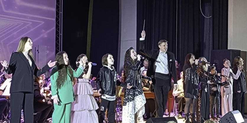 Возможность, о которой мечтают всю жизнь. Юные таланты спели с оркестром народных инструментов им.Л.Л. Иванова