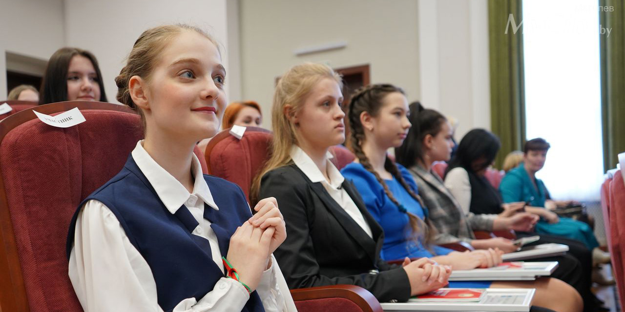 Талантливым юным могилевчанам торжественно вручили паспорта