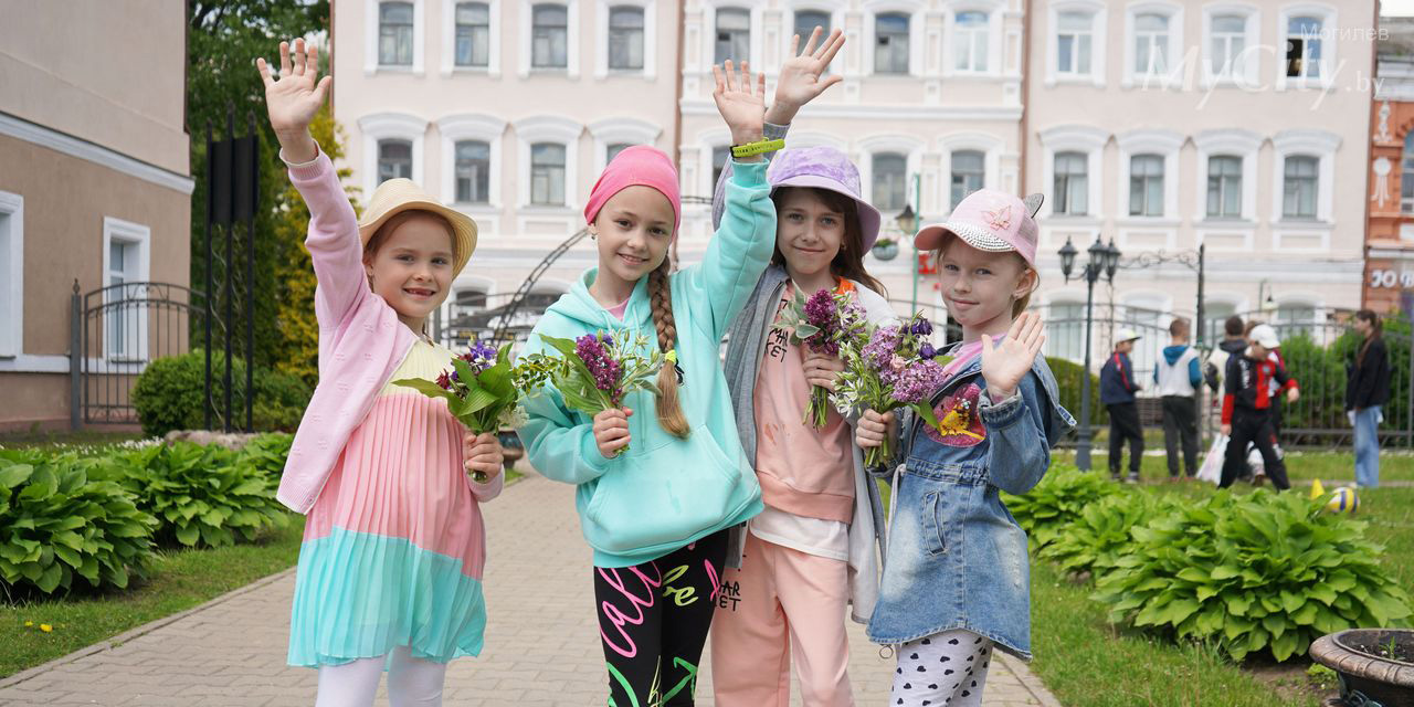 Торжественная линейка, посвященная открытию летней оздоровительной кампании, прошла в Могилеве