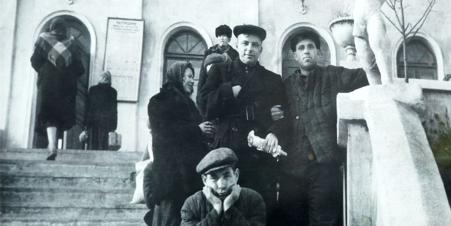 «Могилев в семейных альбомах»: экспозиция, посвященная 755-летию города, открылась в окнах библиотеки им. К.Маркса