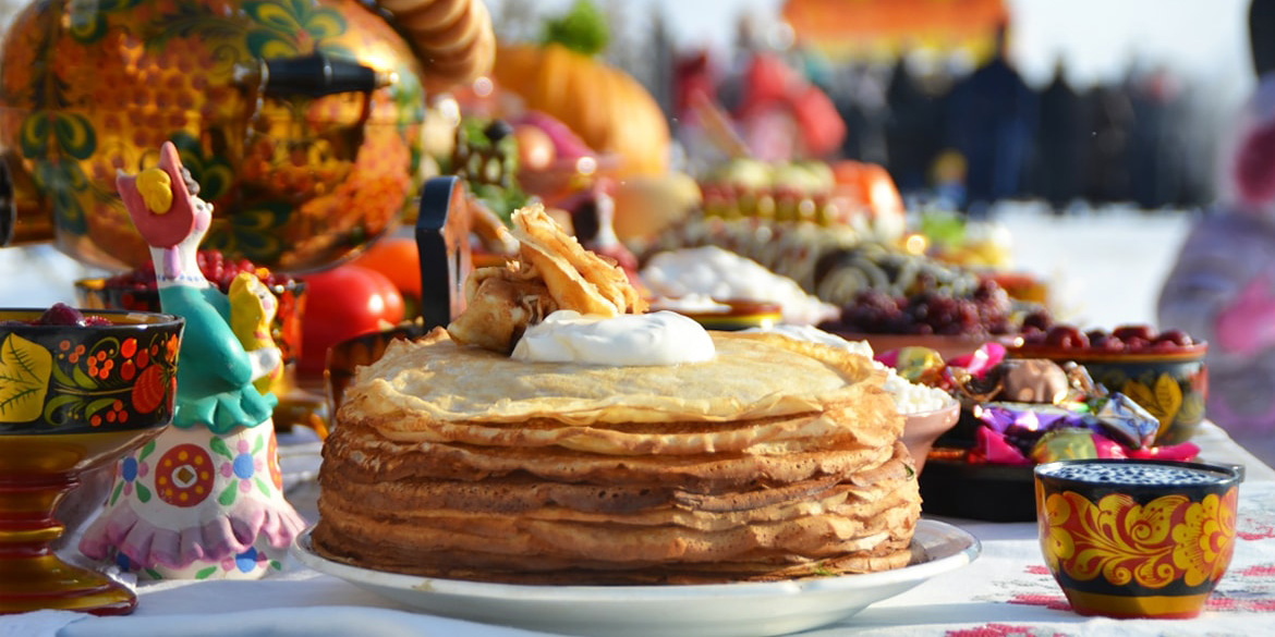 Били подушки, катались на санях, подвешивали бревно: об обычаях на Масленицу рассказали в музее этнографии