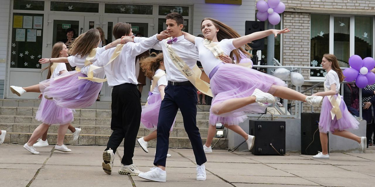 Последние звонки прозвенели в школах Могилева