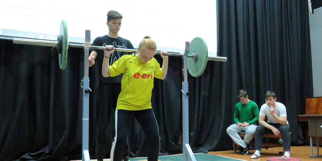 В Могилеве впервые прошли соревнования по пауэрлифтингу среди учащихся колледжей и училищ 