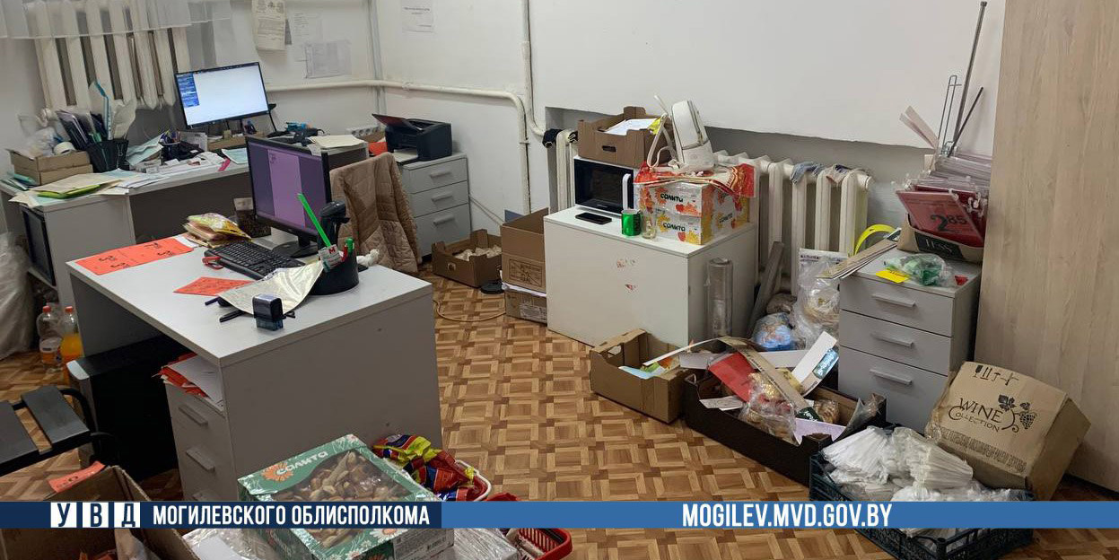 В Могилеве за присвоение чужих денег задержана заведующая магазином