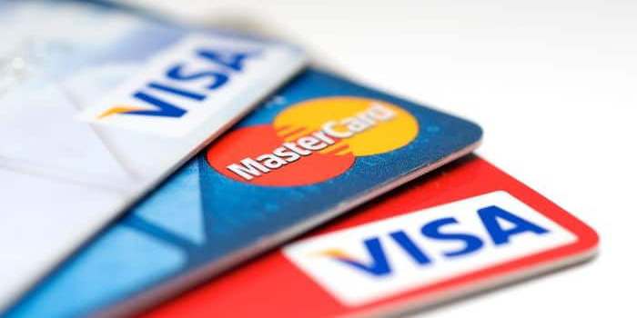 Могилевчанин нашел на улице чужую карту и потратил с нее все деньги