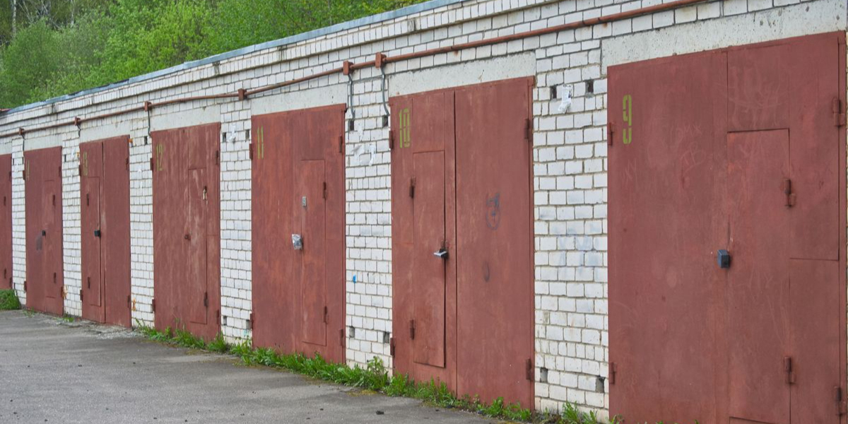 К одному подобрал ключ, во втором проломил стену: могилевчанин обокрал два гаража