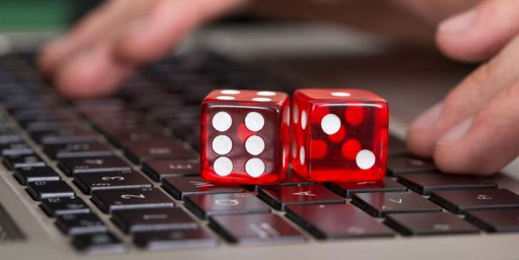 В Могилеве продавец магазина похитила крупную сумму и потратила ее в онлайн-казино 