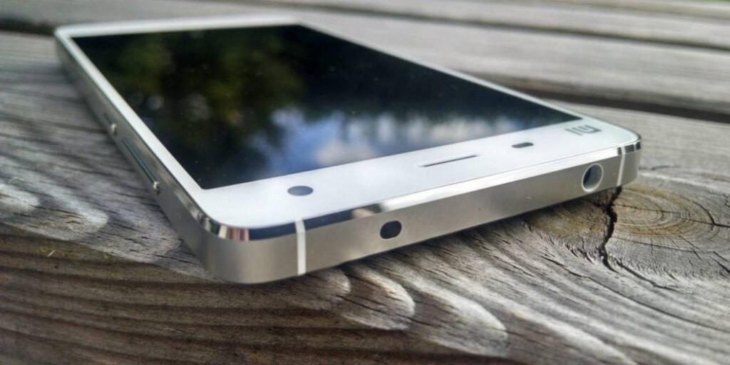 Могилевчанка оставила телефон без присмотра — его забрал прохожий