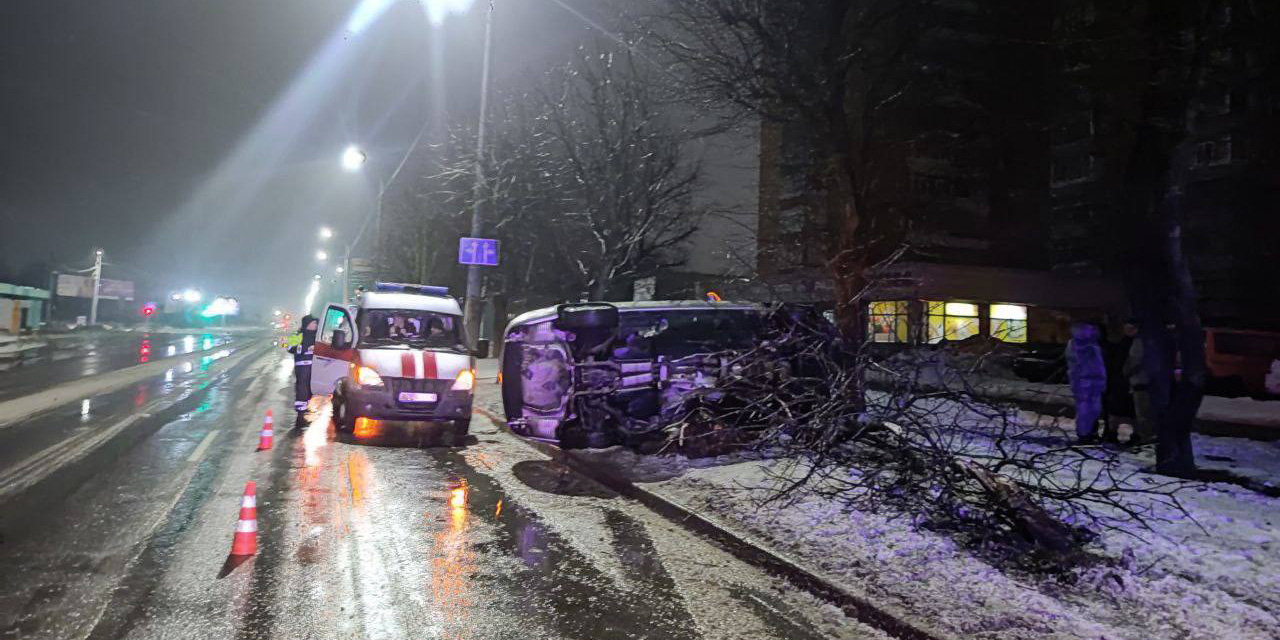 В Могилеве ночью перевернулся автомобиль