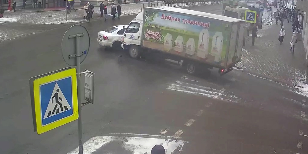 Поворот направо: на перекрестке улиц Первомайской и Крыленко 11 и 13 февраля произошли ДТП