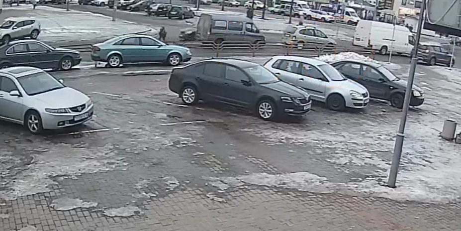 Решил сократить путь: в Могилеве мальчик выбежал на дорогу и попал под машину