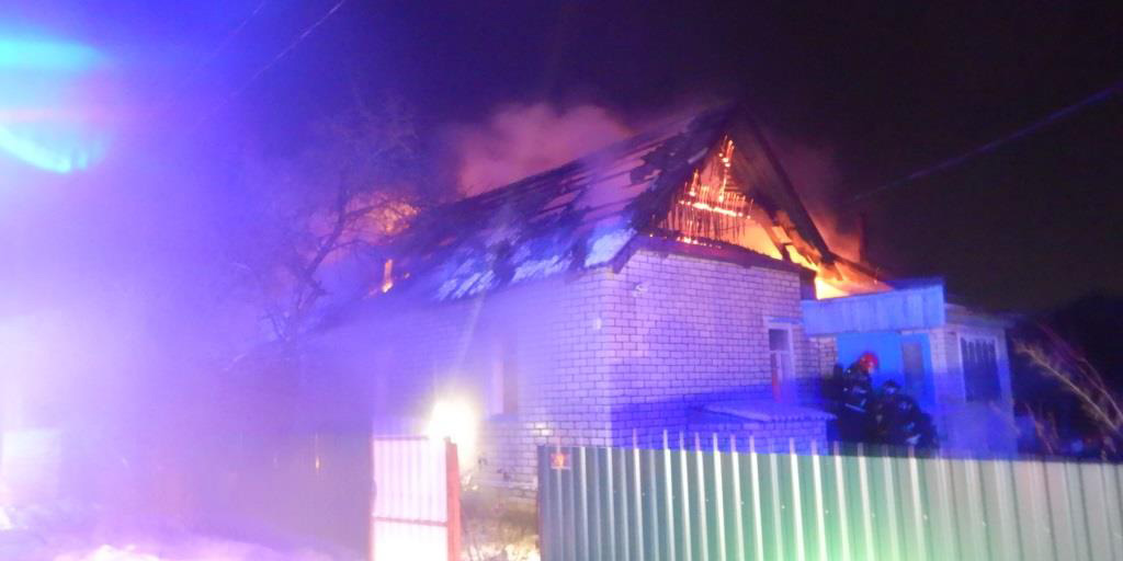 В Могилеве на ул. Ангарской горел дом, в деревне Князевка пенсионерка отравилась угарным газом — информация от МЧС