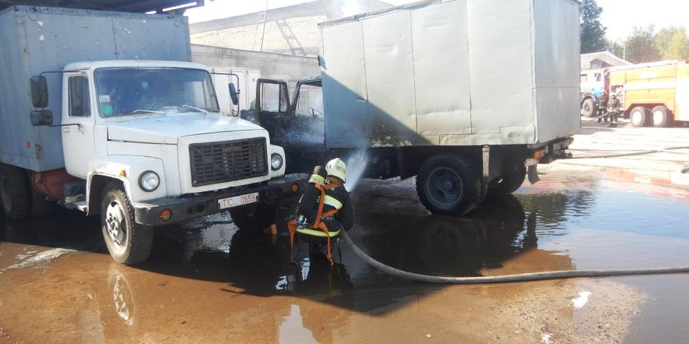 В Могилеве на улице Авиаторов горел грузовой автомобиль