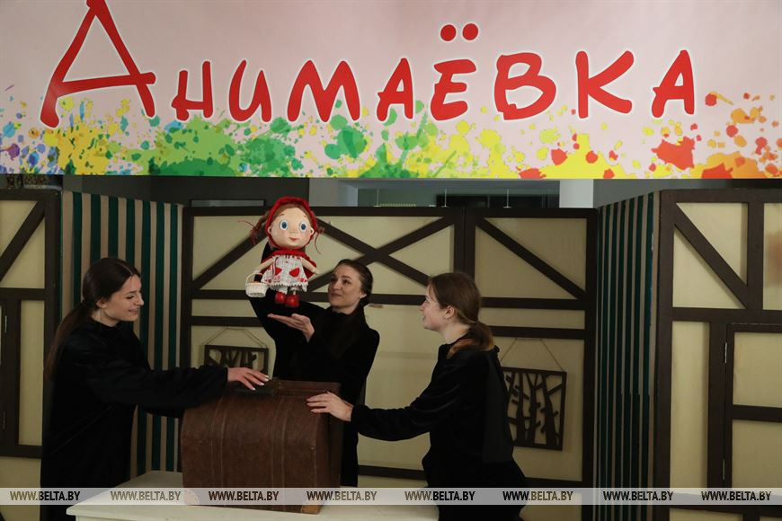 «Мультфильмы дарят добро и ребенку, и взрослому». В Могилеве ярко и красочно открылась «Анимаевка»