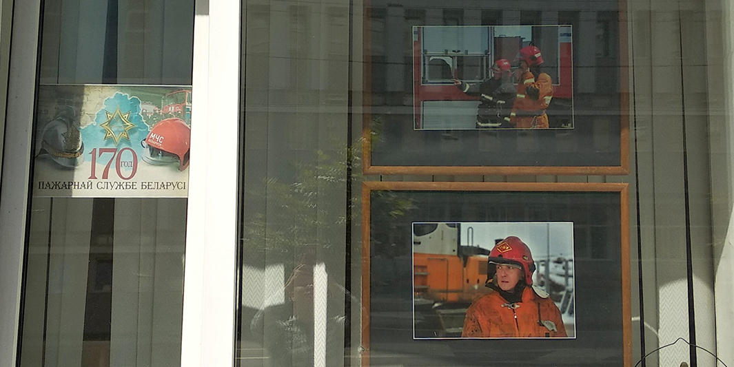 Выставка-инсталляция фотохудожника Ирины Калдаевой открылась в окнах могилевской библиотеки