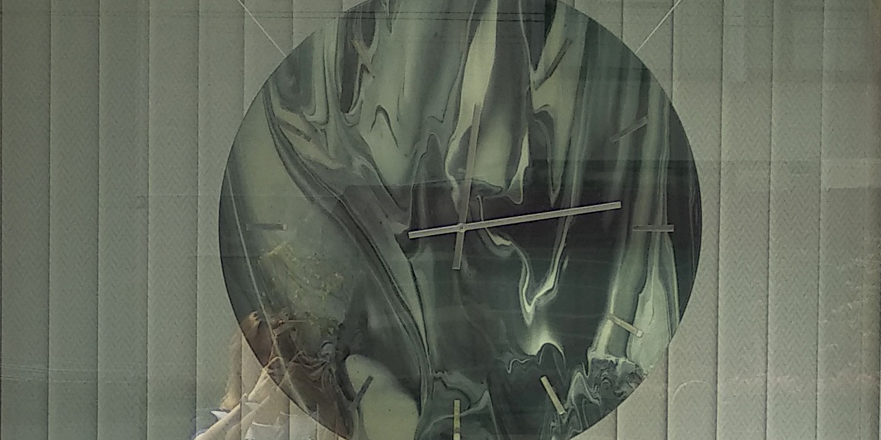 Выставка абстрактной живописи могилевской художницы Елены Еременко открылась в окнах библиотеки им. К.Маркса 