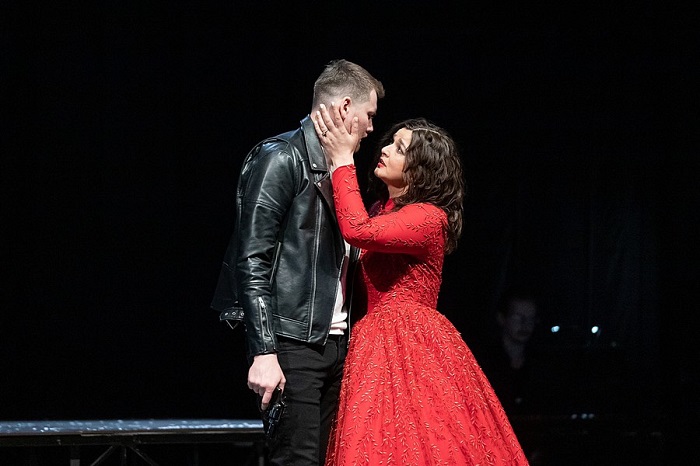 «КАРЕНИНА»