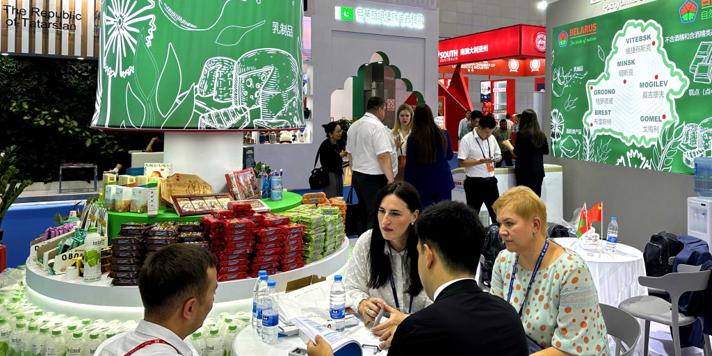 «Бабушкина крынка» представляет производимую продукцию на выставке в Китае