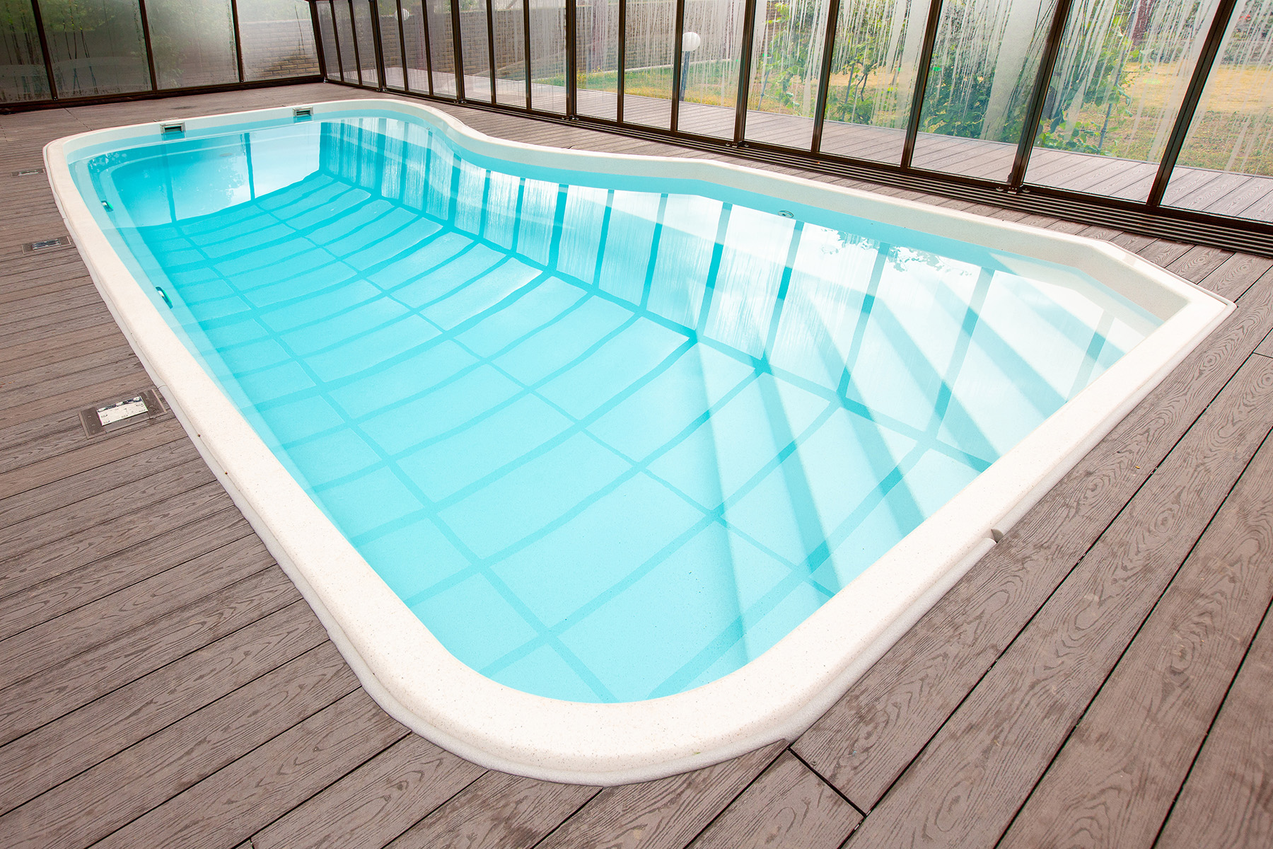 Вода и релакс: как бассейн у дома превращает лето в праздник