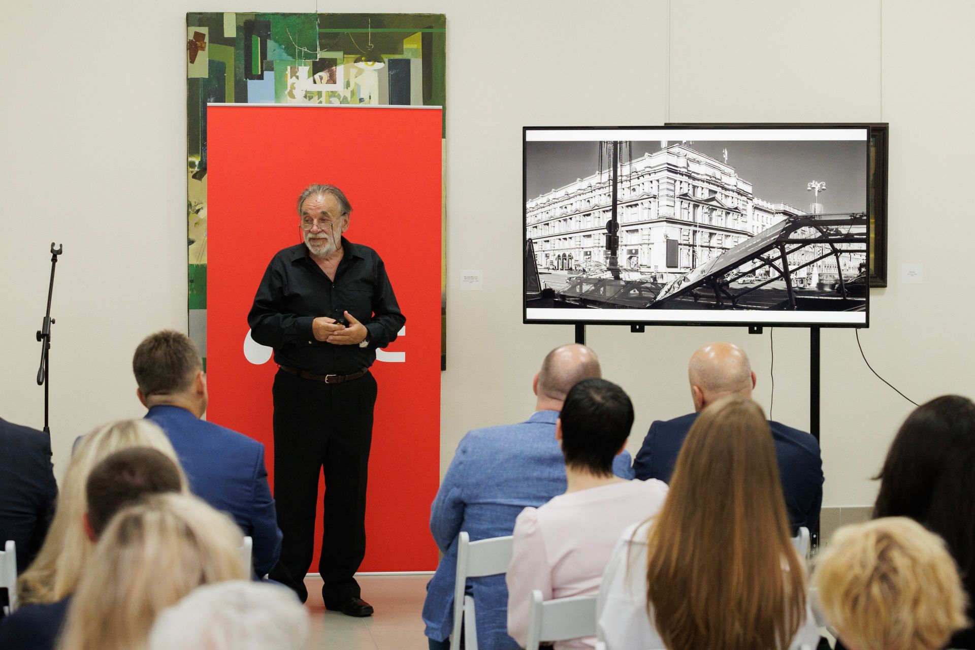 Связь эпох: Беларусь в кадре истории. МТС ко Дню города презентовал альбом известного белорусского фотографа с редкими архивными снимками