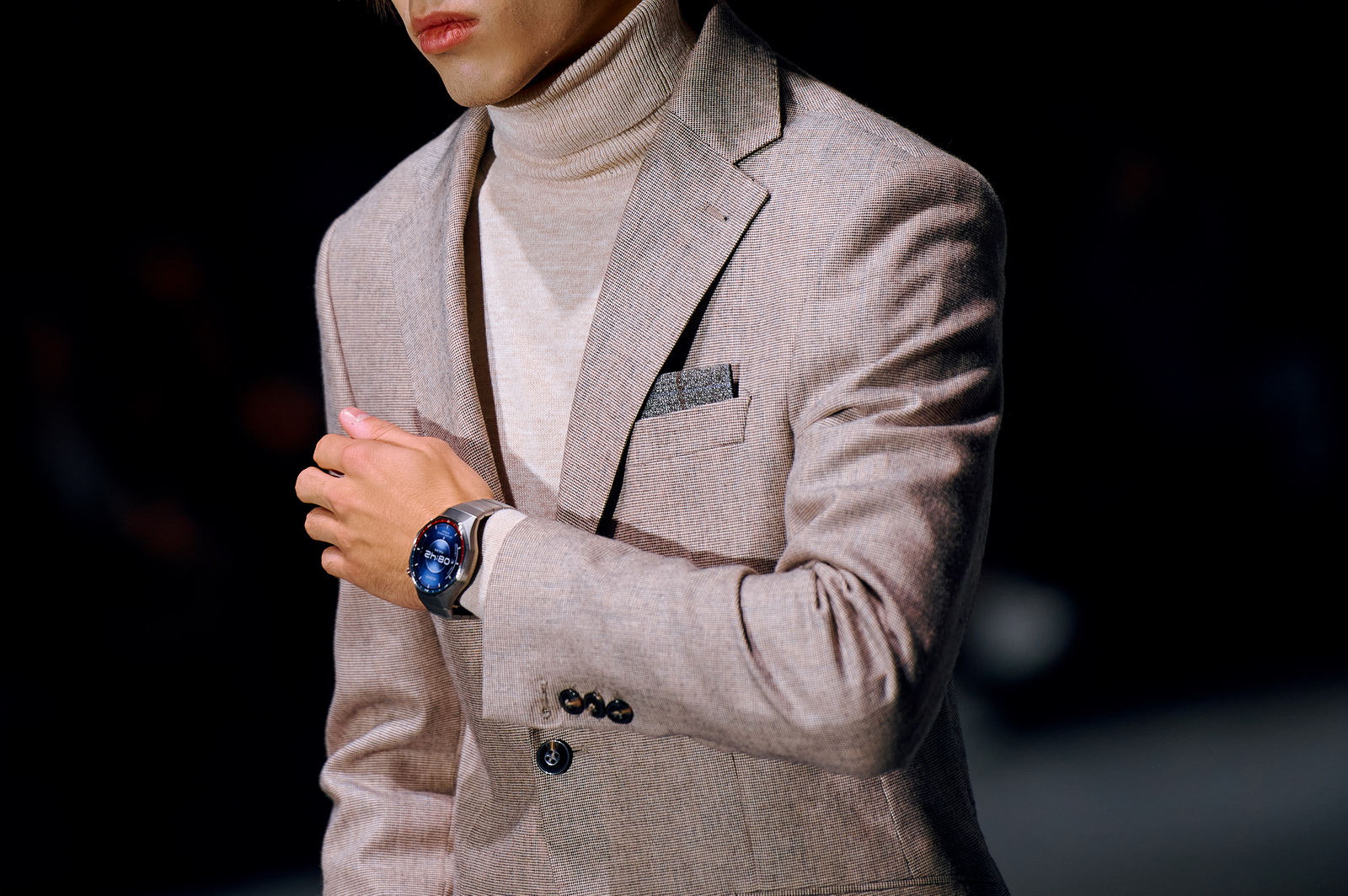 Белорусские дизайнеры представили коллекцию одежды, вдохновленную флагманской серией смартфонов Huawei Pura 80