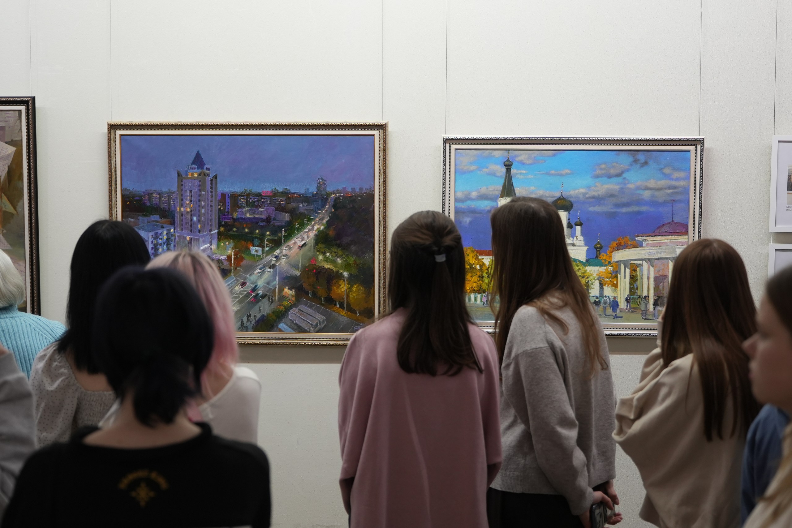 Искусство без границ: на выставке в Могилеве объединили художников из шести стран