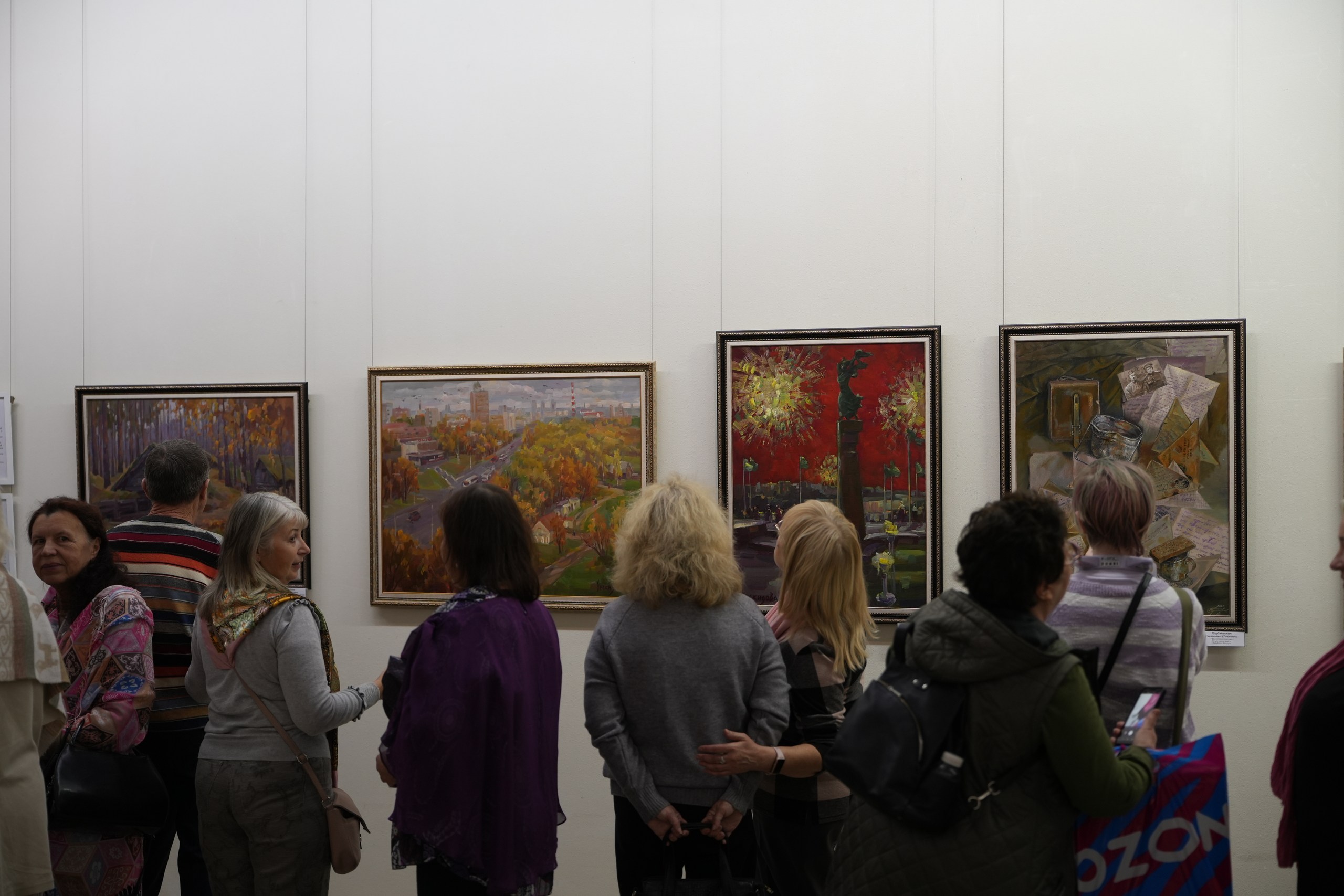 Искусство без границ: на выставке в Могилеве объединили художников из шести стран