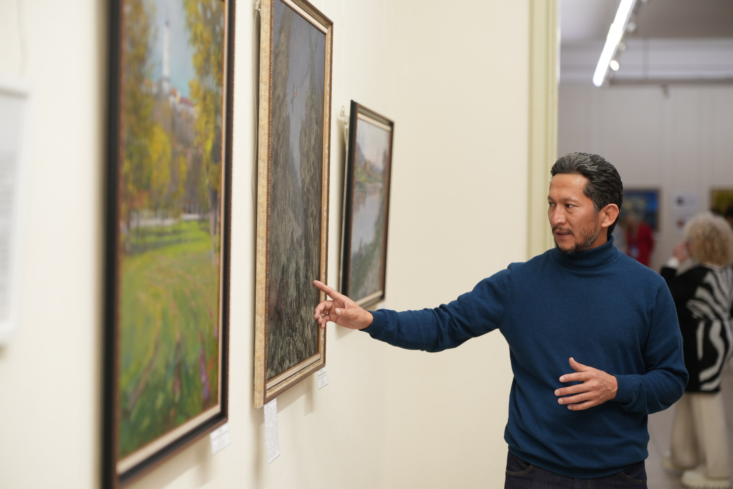 Искусство без границ: на выставке в Могилеве объединили художников из шести стран