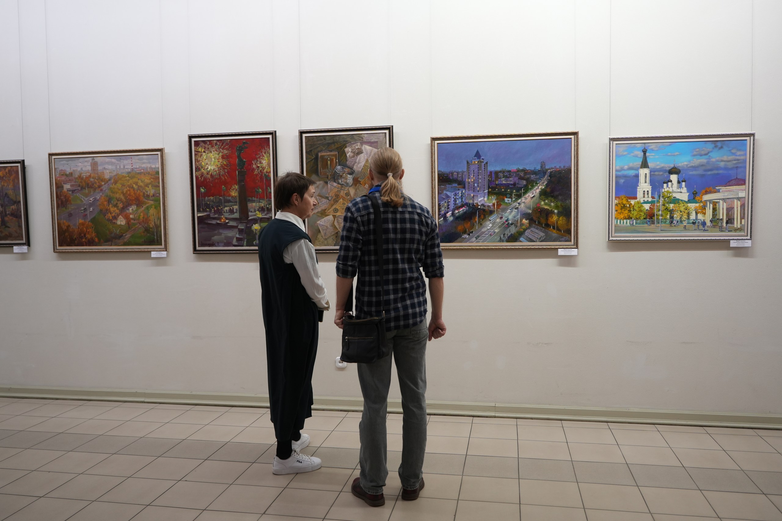 Искусство без границ: на выставке в Могилеве объединили художников из шести стран