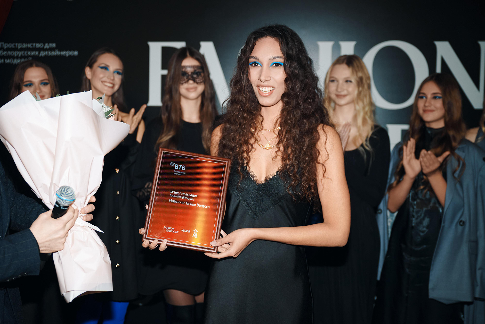 ВТБ (Беларусь) и KRASA создали коллекцию одежды «АСАБЛІВАЯ»