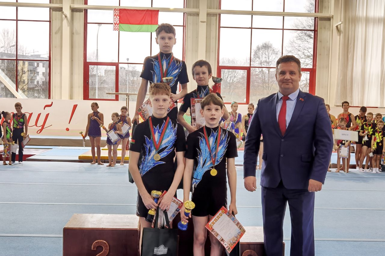 В Могилеве прошел традиционный турнир по спортивной акробатике «Киндр-сюрприз»