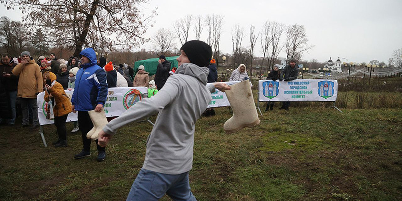 Первый чемпионат по метанию валенка прошел в Могилеве