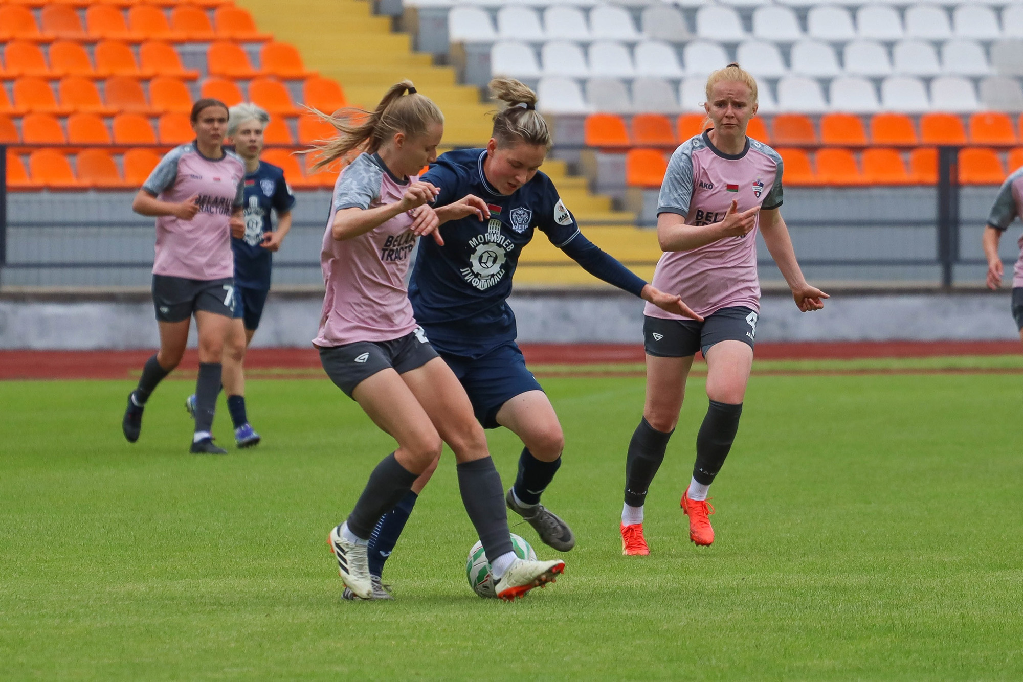 Женская футбольная команда «Днепр» потерпела крупное поражение от «Минска»