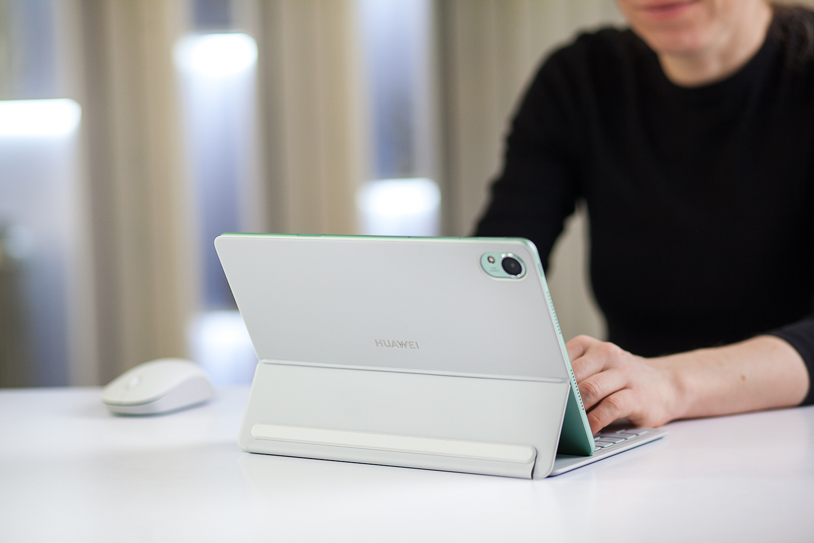 В&nbsp;Беларуси стартуют продажи двух новых планшетов Huawei с&nbsp;антибликовым экраном и&nbsp;клавиатурой в&nbsp;комплекте