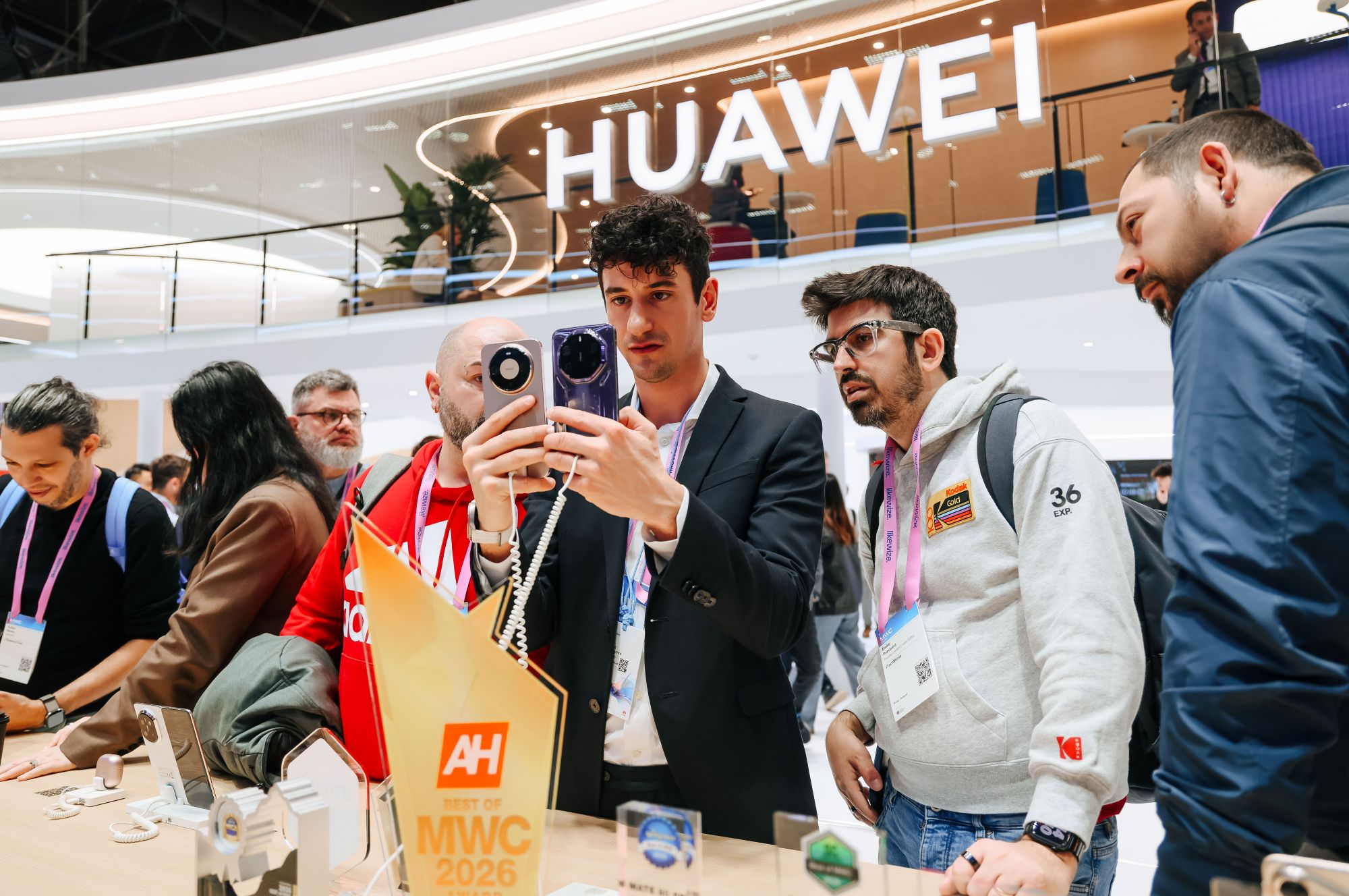 «Настоящее принадлежит вам»: чем впечатляет Huawei на выставке MWC 2026 в Барселоне