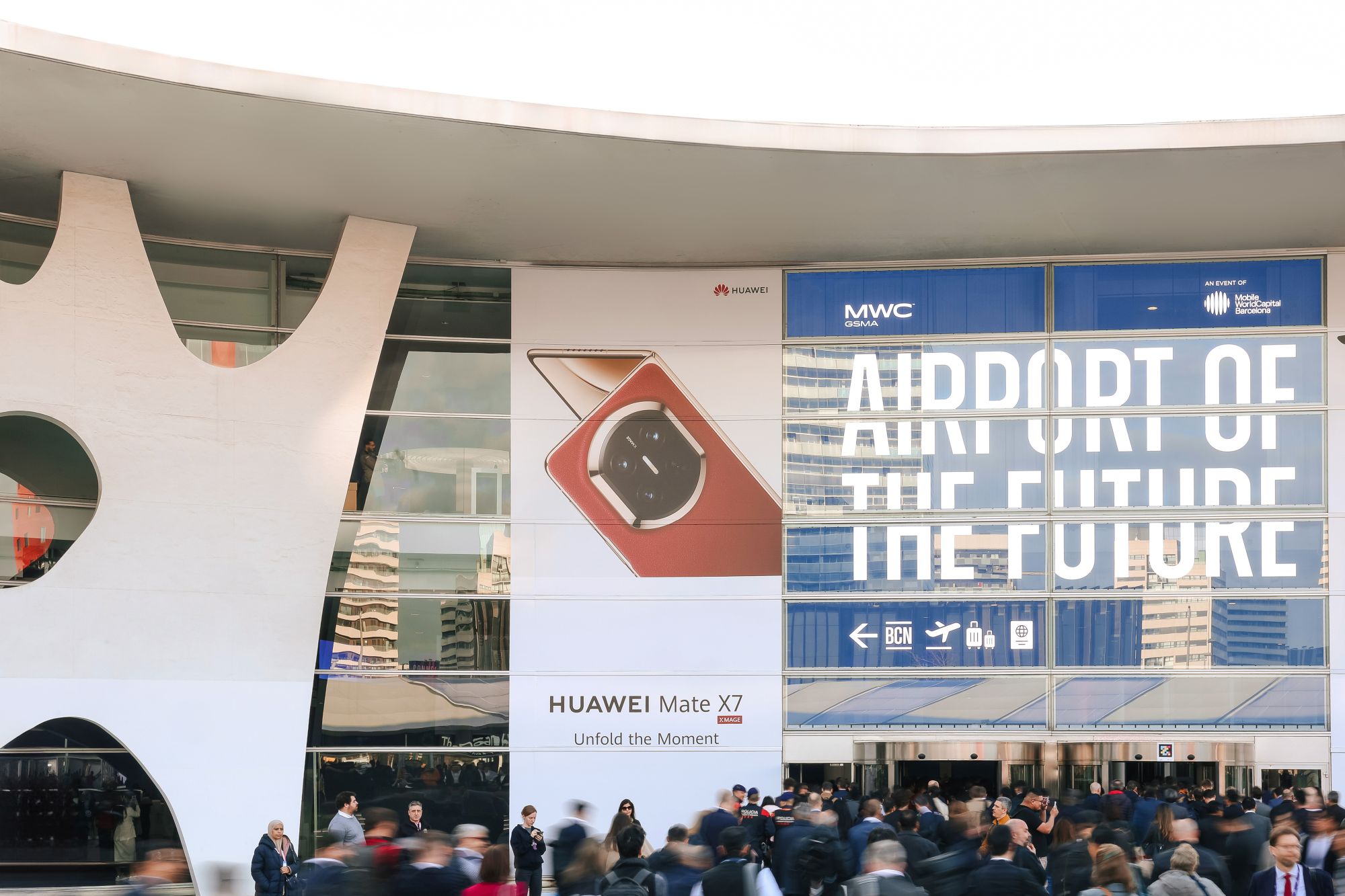 &laquo;Настоящее принадлежит вам&raquo;: чем впечатляет Huawei на&nbsp;выставке MWC 2026&nbsp;в Барселоне