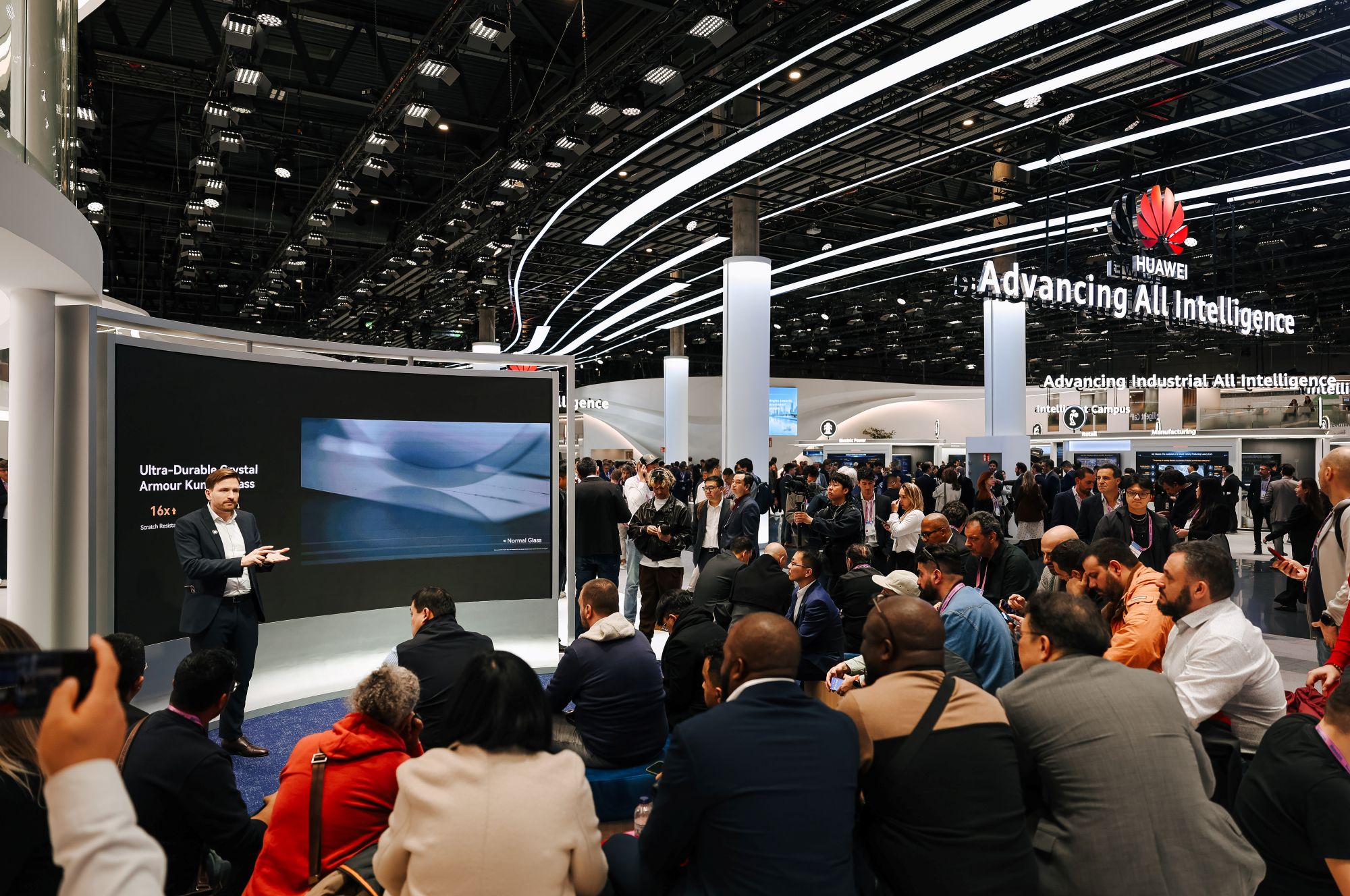 &laquo;Настоящее принадлежит вам&raquo;: чем впечатляет Huawei на&nbsp;выставке MWC 2026&nbsp;в Барселоне