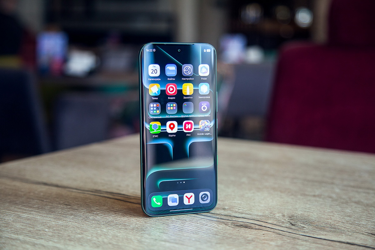 Infinix NOTE Edge: тонкий смартфон с&nbsp;яркой харизмой