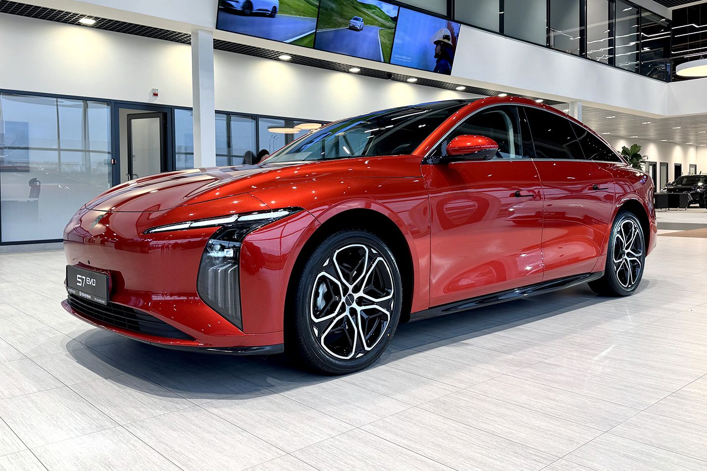 В Беларусь приехал электрический лифтбек Forthing S7 EVO. Названа цены