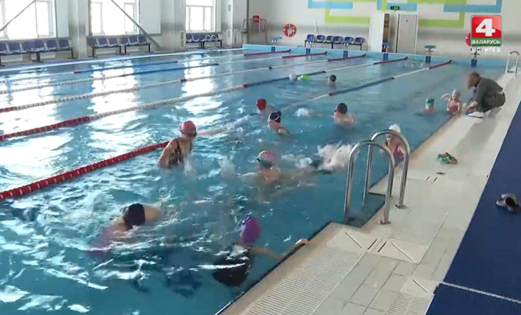 Десятка по плаванию: в средней школе №24 Могилева теперь учат не только за партами
